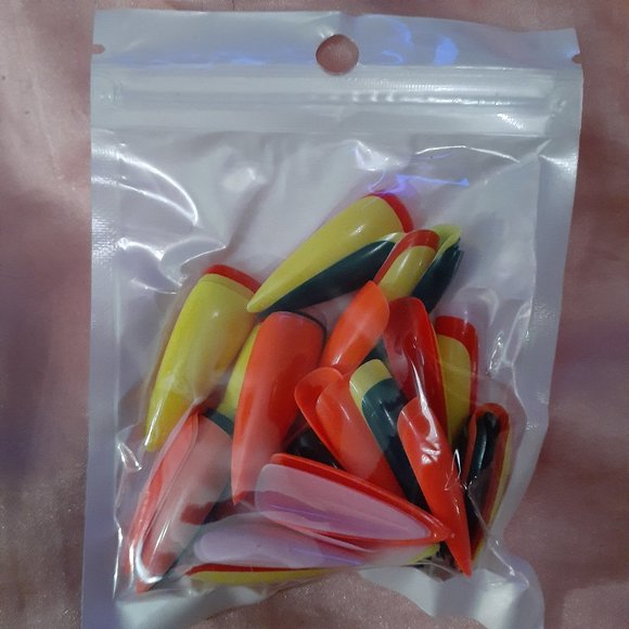 SALE!!! Brand New False Nails - Picture 1 of 1
